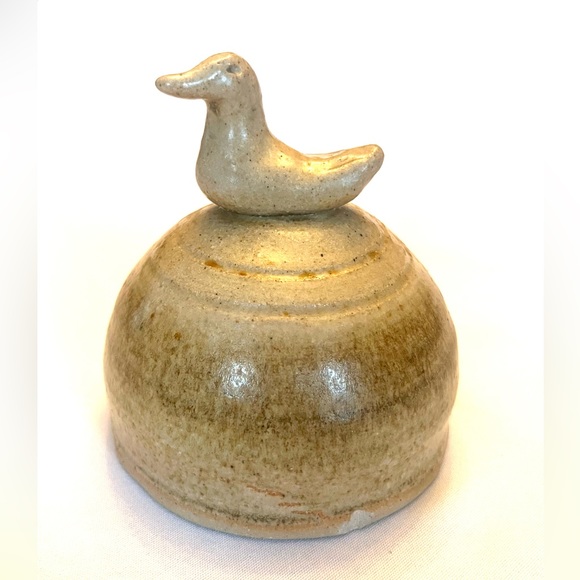 Vintage handmade pottery piece with bird - Picture 3 of 5